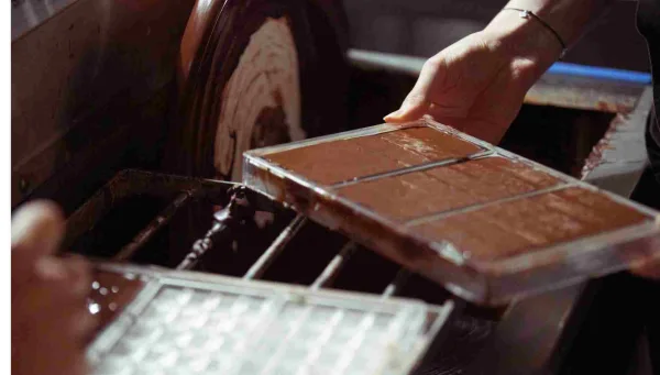 Wilde Irish Chocolates Handmaking High Cocoa Content Dark Chocolate bars