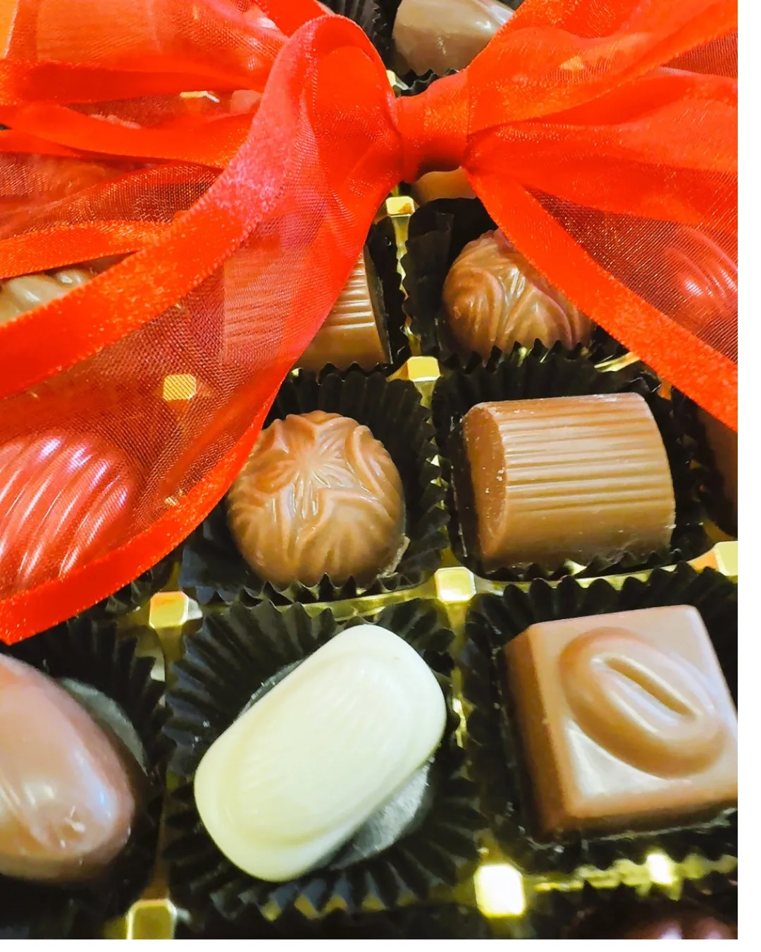 Christmas Triple Chocolate Assortment Box Large - Image 3